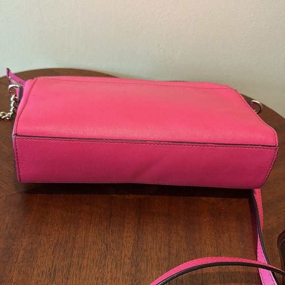 Kate Spade  bowfront Crossbody bag leather  bright pink  strap/Chain detail Exe - Picture 10 of 17